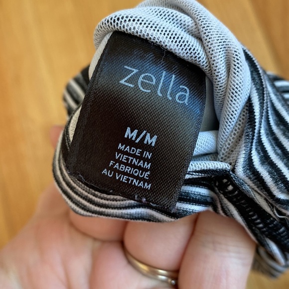 Zella crop leggings in black gray white parallel stripes flattering size medium - Picture 4 of 6